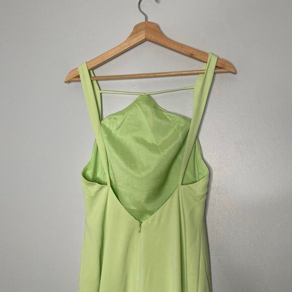 Yellow the Label Remington Dress in Pea Green - Picture 10 of 11